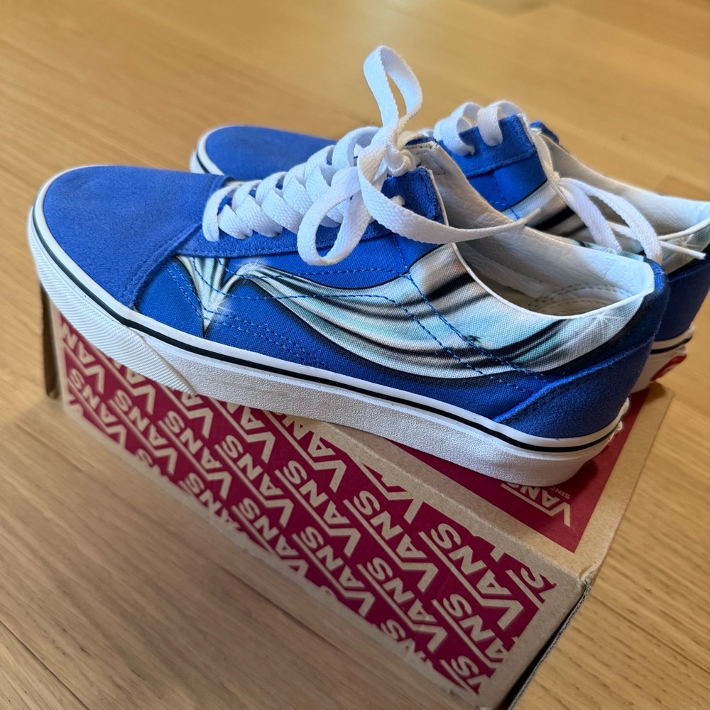 Vans old skool, style:nebulas blue chrome woman’s 6 1/2, Mens 5